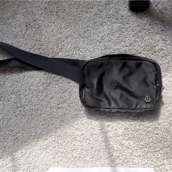 lululemon athletica Handbags - Lululemon Athletica Black Belt Bag